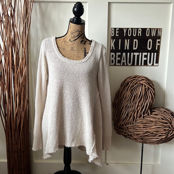 Ruby Moon Scoop Neck Cream Sweater With Scarp Hem - Picture 1 of 6